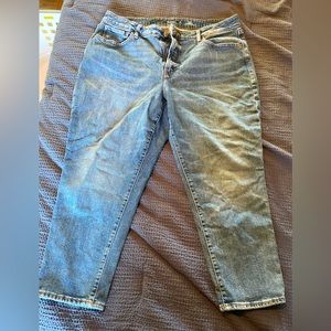 Old Navy medium wash capri jeans size 18 petit